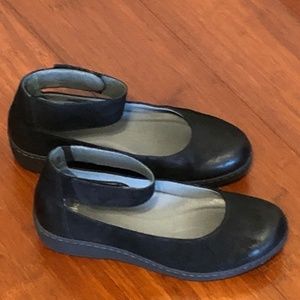 Dansko Women's Black Emmie Mary Jane Shoes